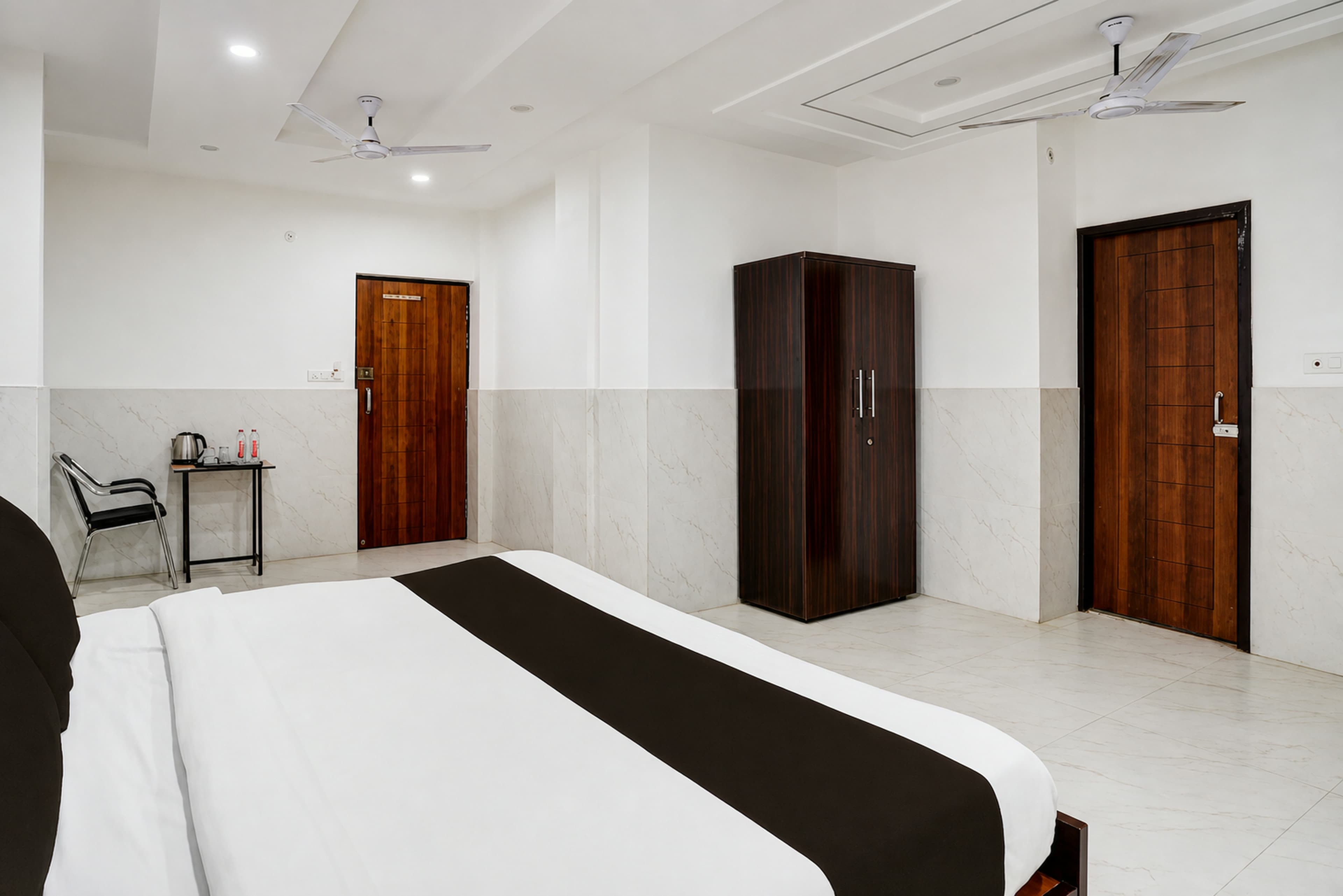 Deluxe room with a double bed, wardrobe, tea/coffee kettle and an attached bathroom